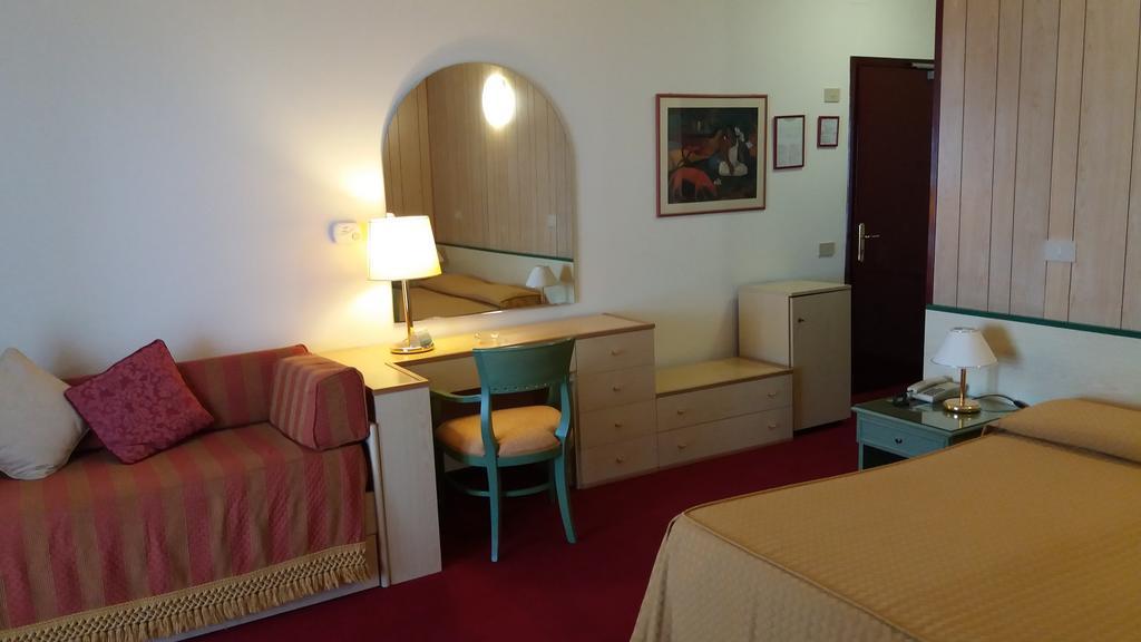 Hotel Majestic Lido di Jesolo Exterior foto